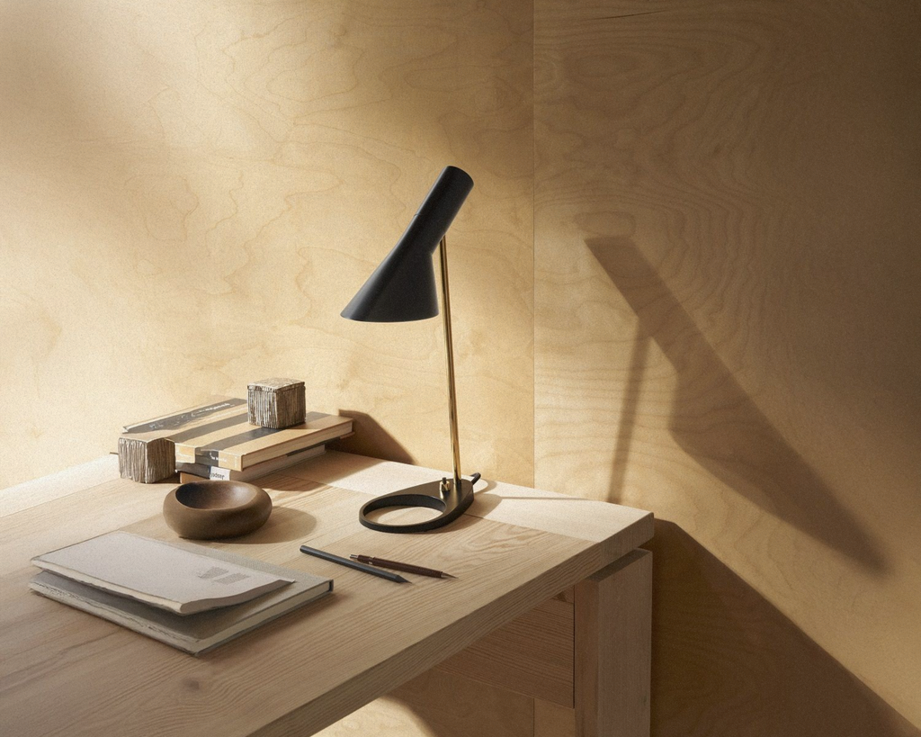 Lampu Meja Mini AJ