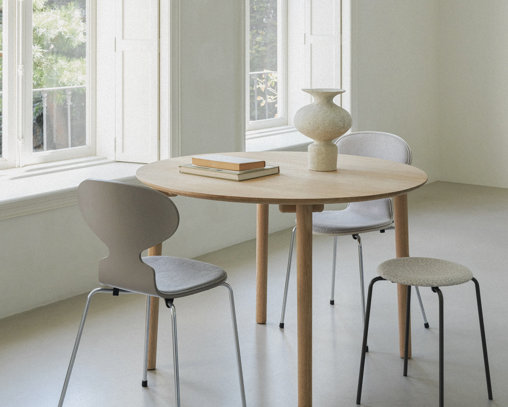 Ant™ Chair, 3 Legs - Coloured Veneer
