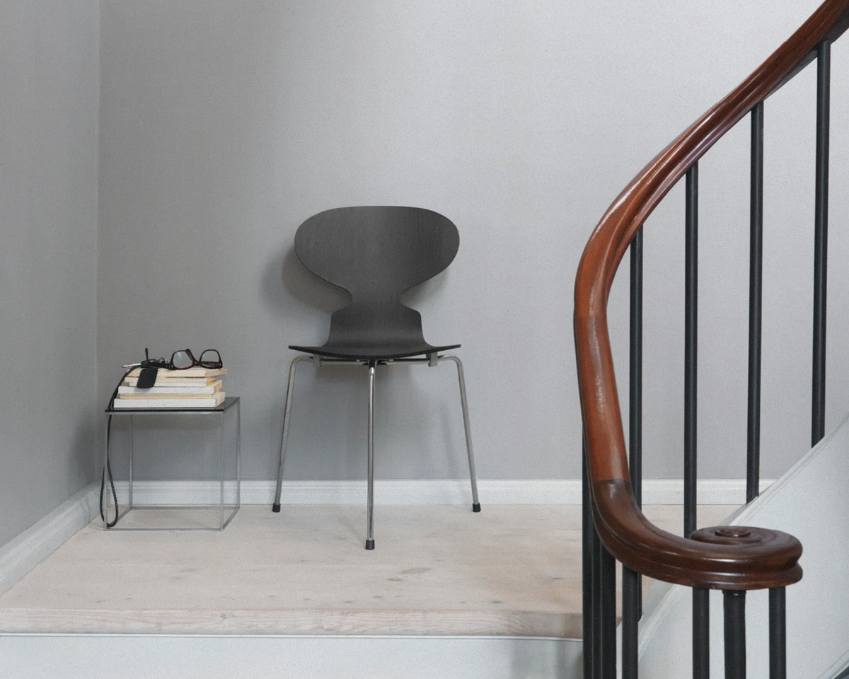 Ant™ Chair, 3 Legs - Coloured Veneer
