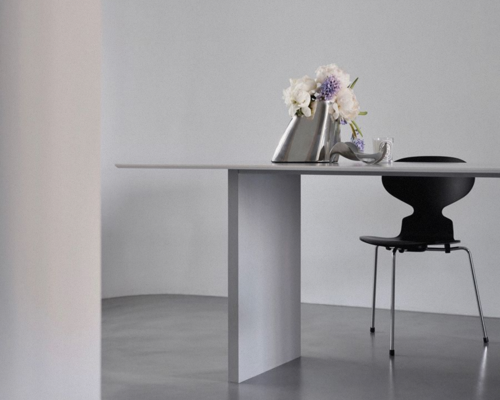 Ant™ Chair, 3 Legs - Lacquered Veneer