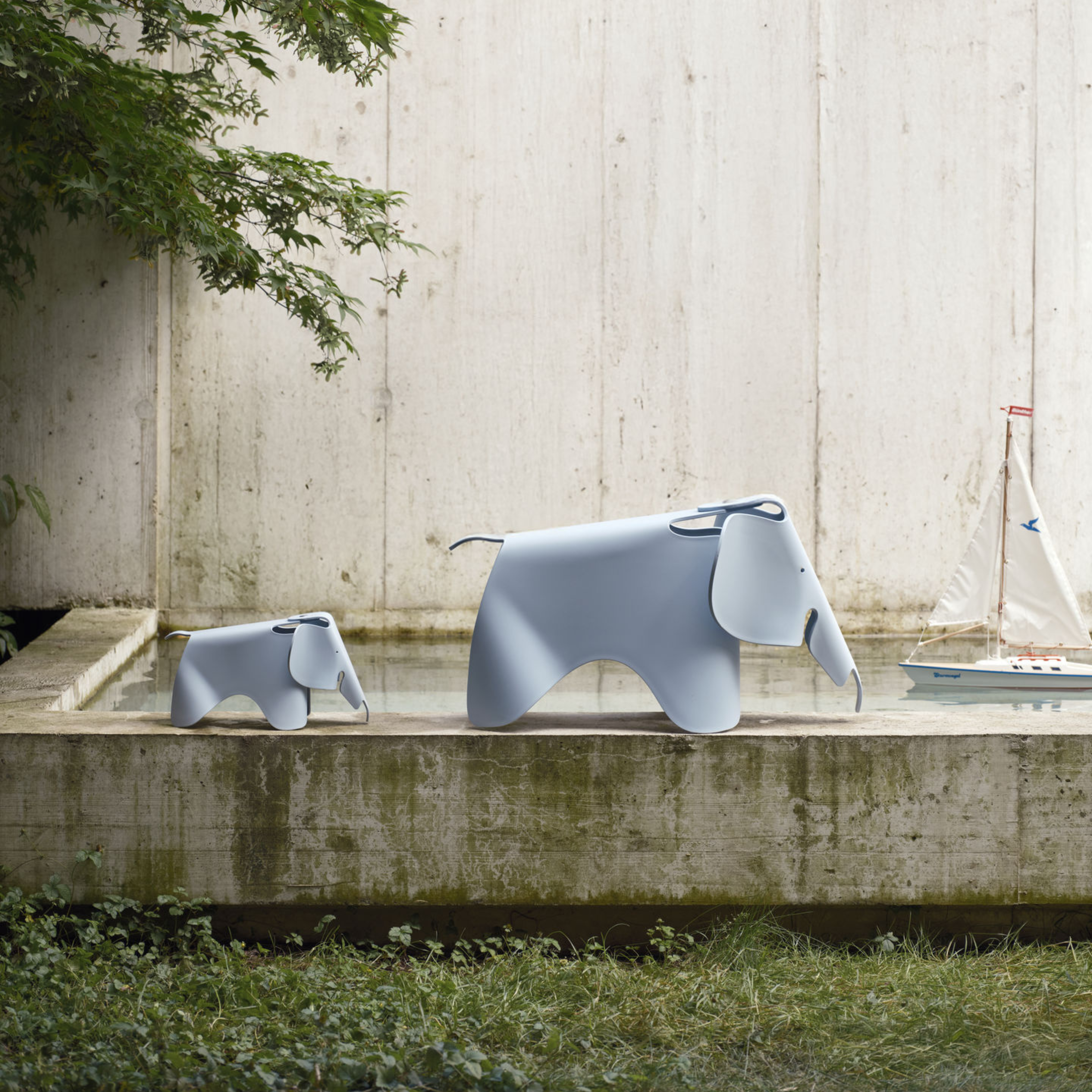 Eames Elephant (small) RE