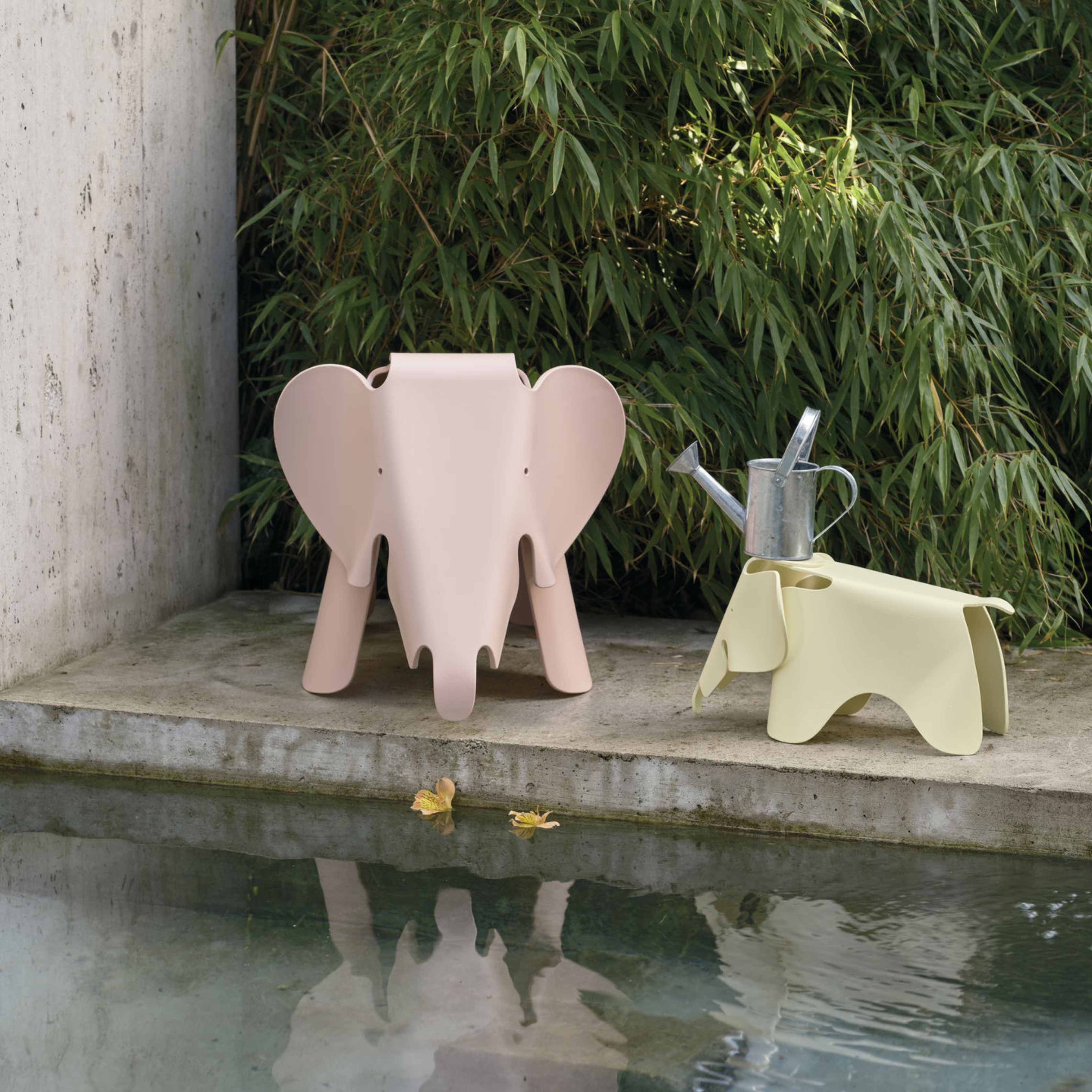 Eames Elephant RE
