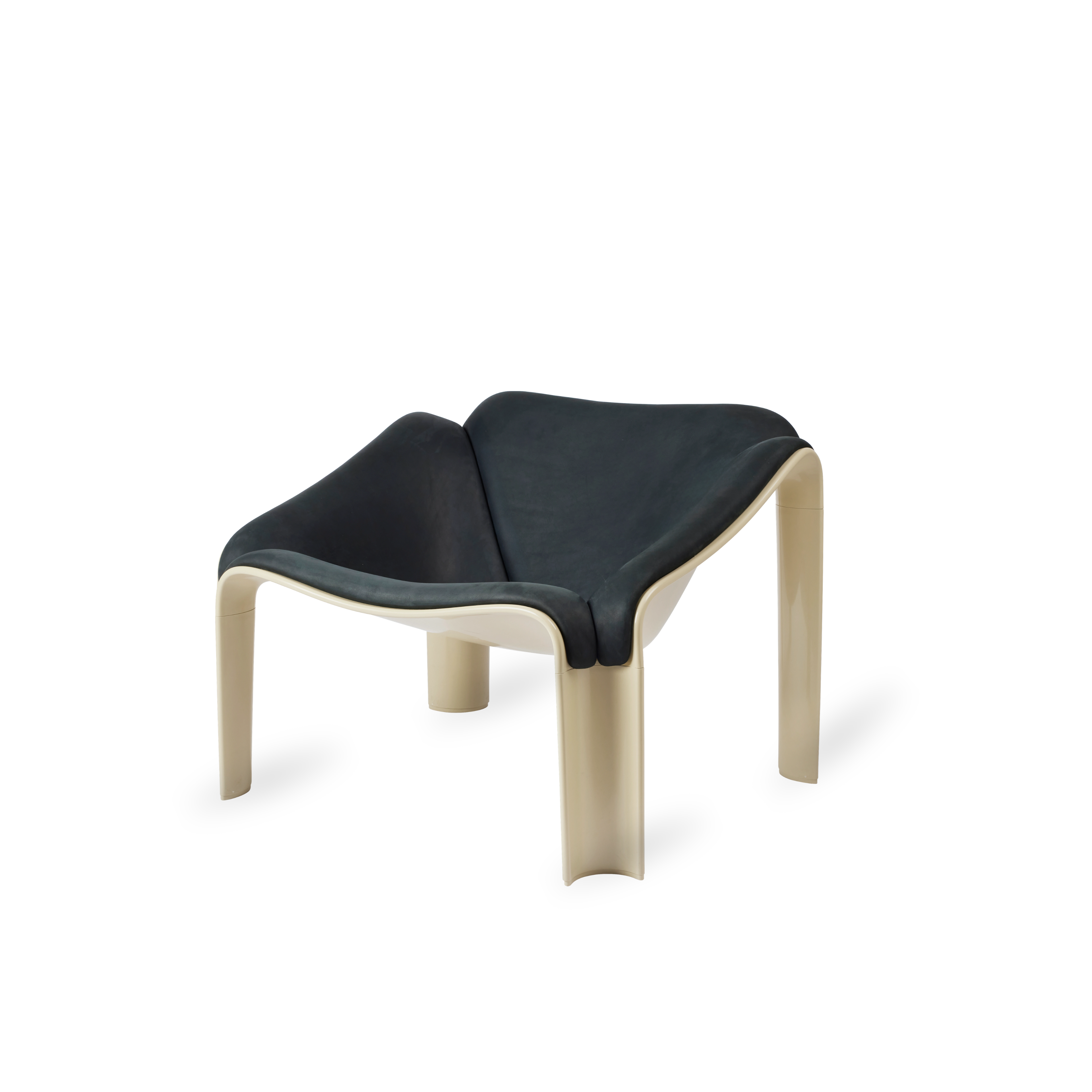 F300 Lounge Chair