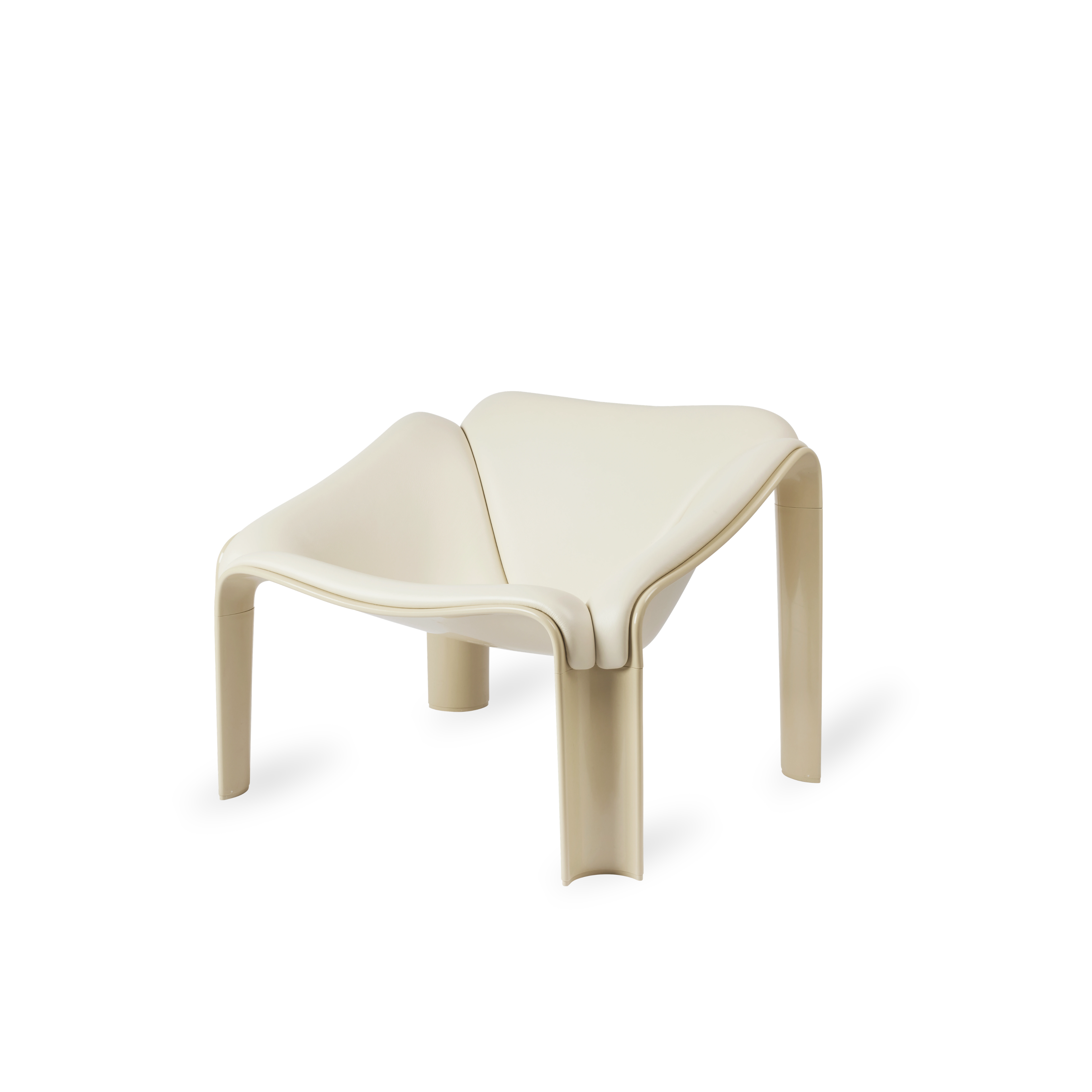 F300 Lounge Chair