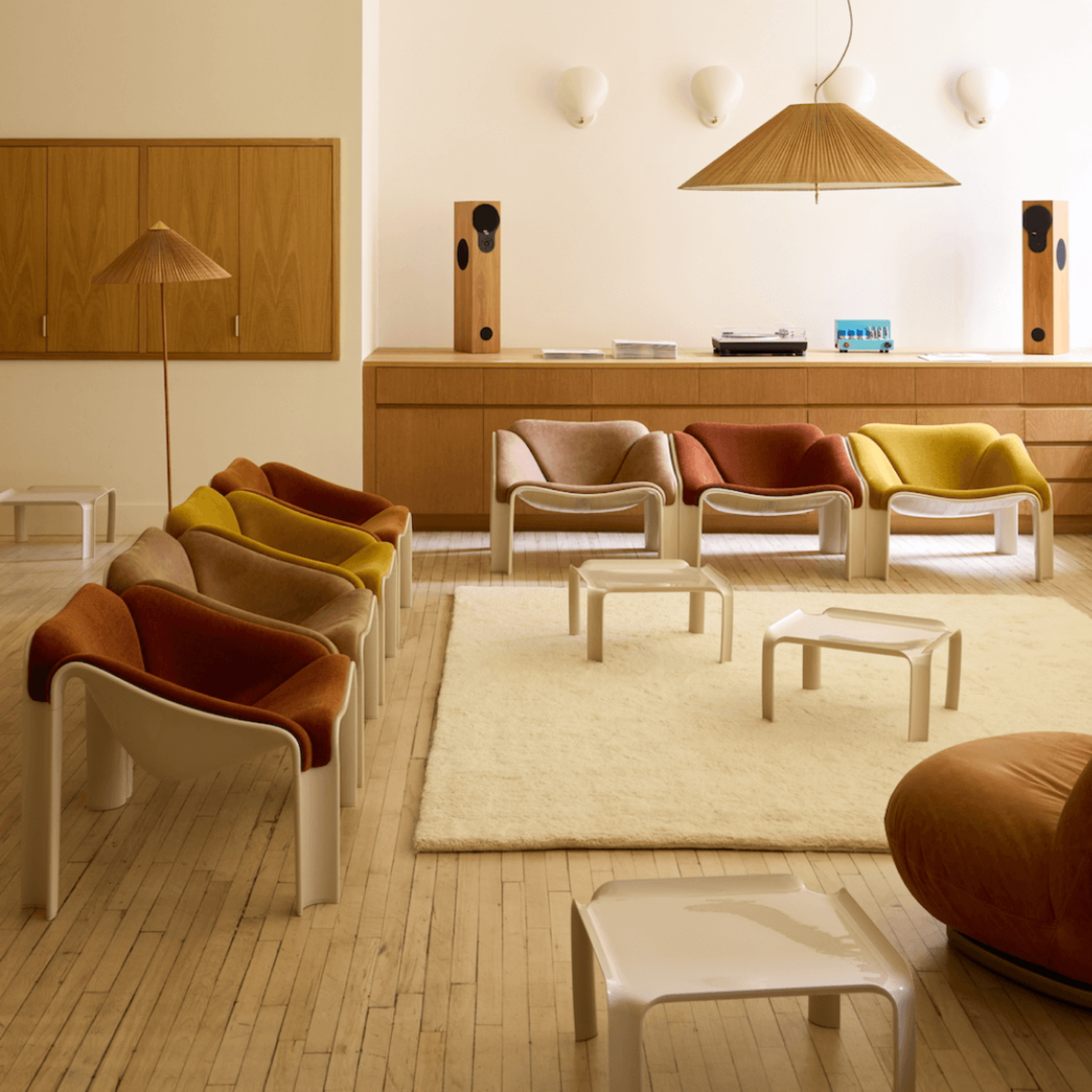 F300 Lounge Chair