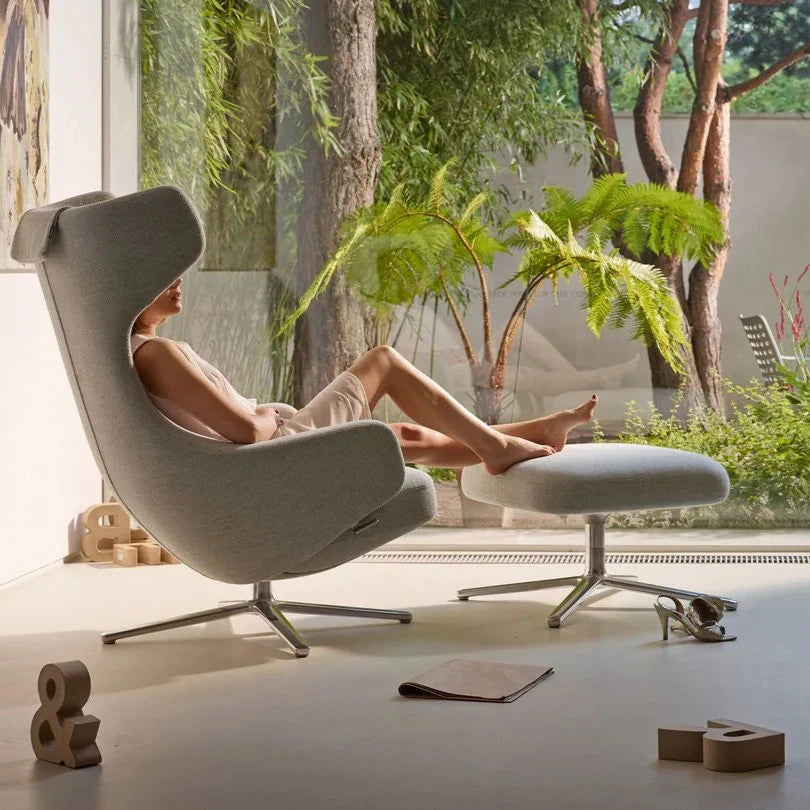 Grand Repos Lounge Chair & Ottoman