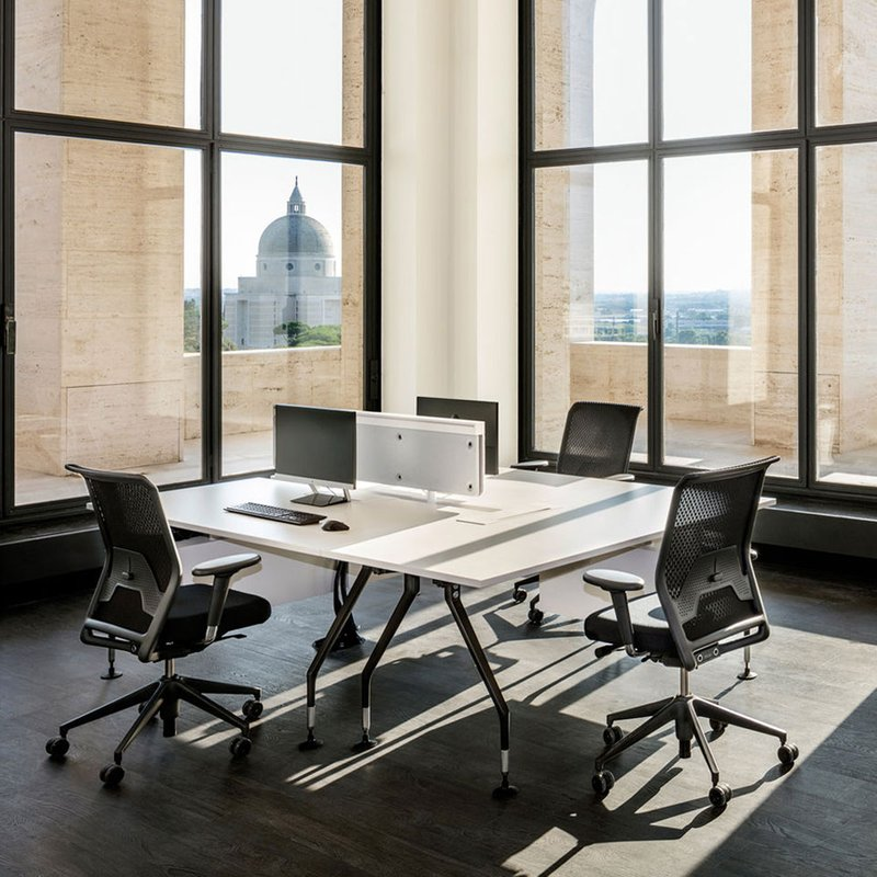 ID Mesh - Dim Grey - FlowMotion with forward tilt - with seat depth - 3D Armrest