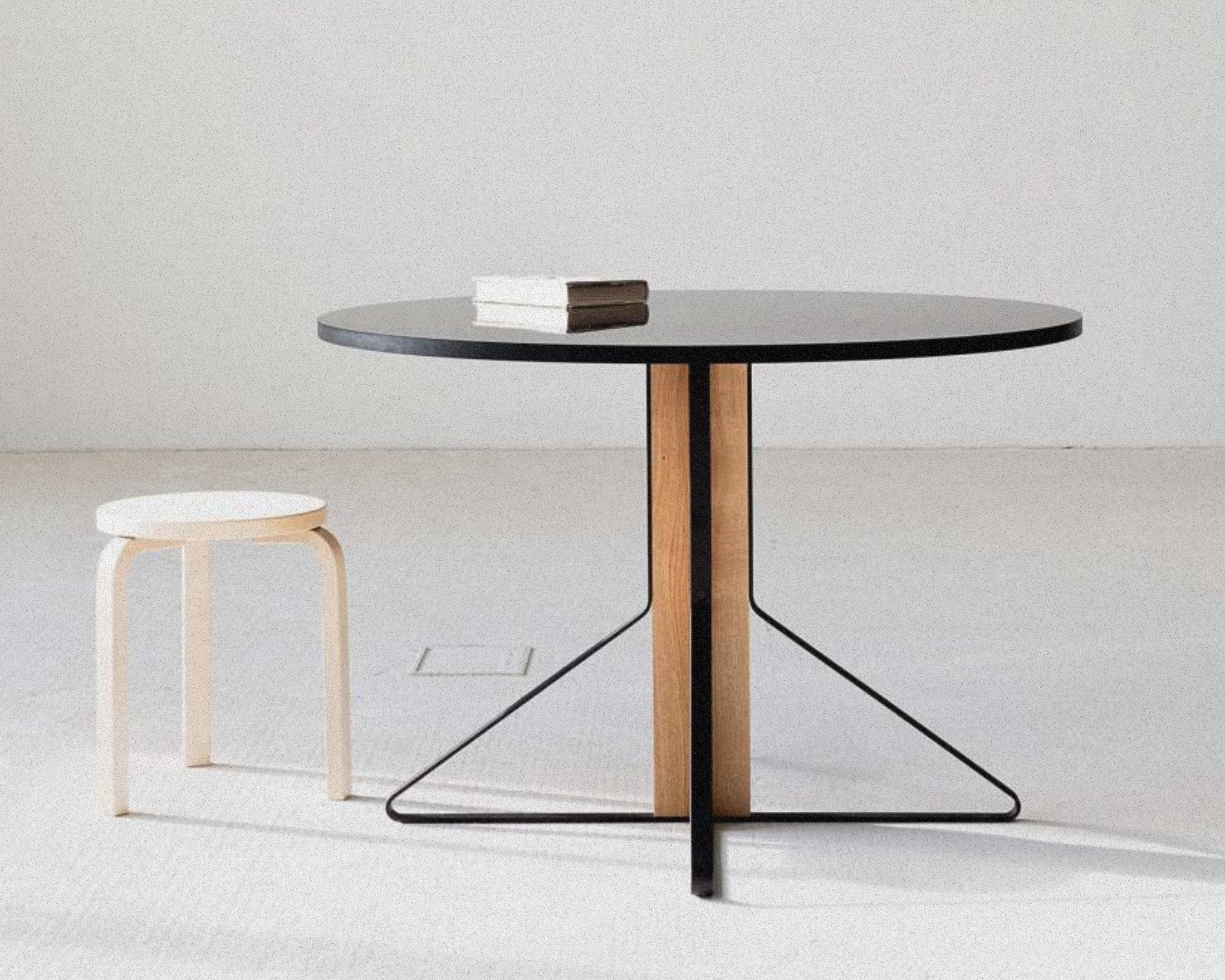 Kaari Table Round