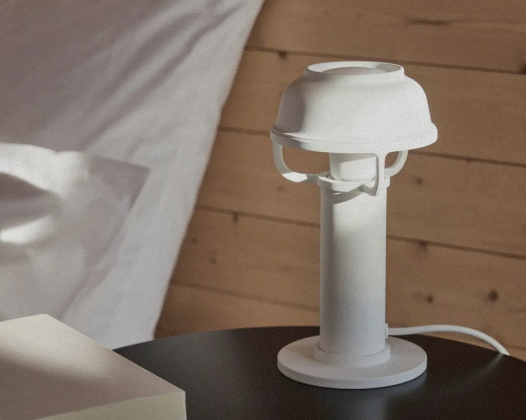 Lampu Meja Kori