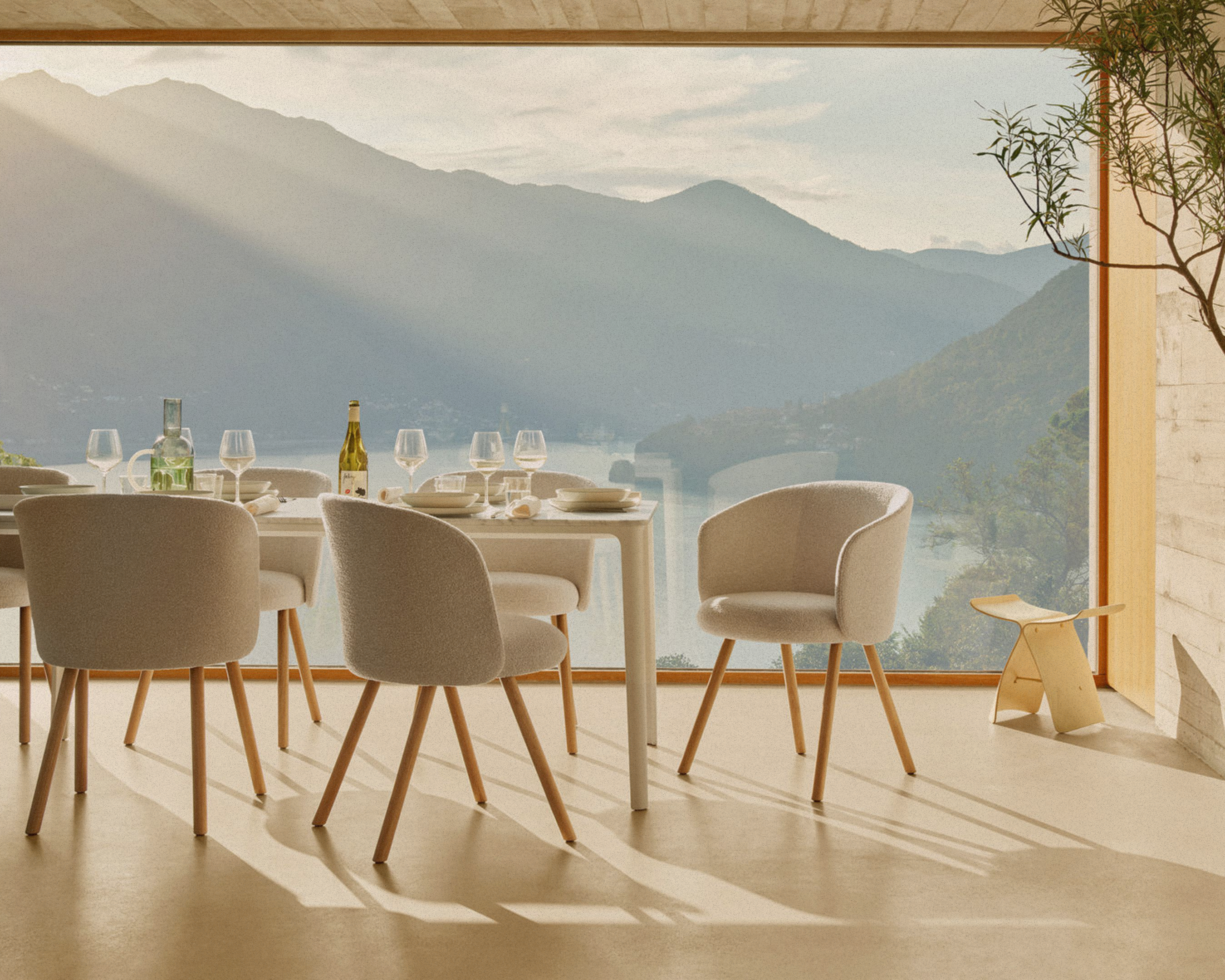 Plate Dining Table
