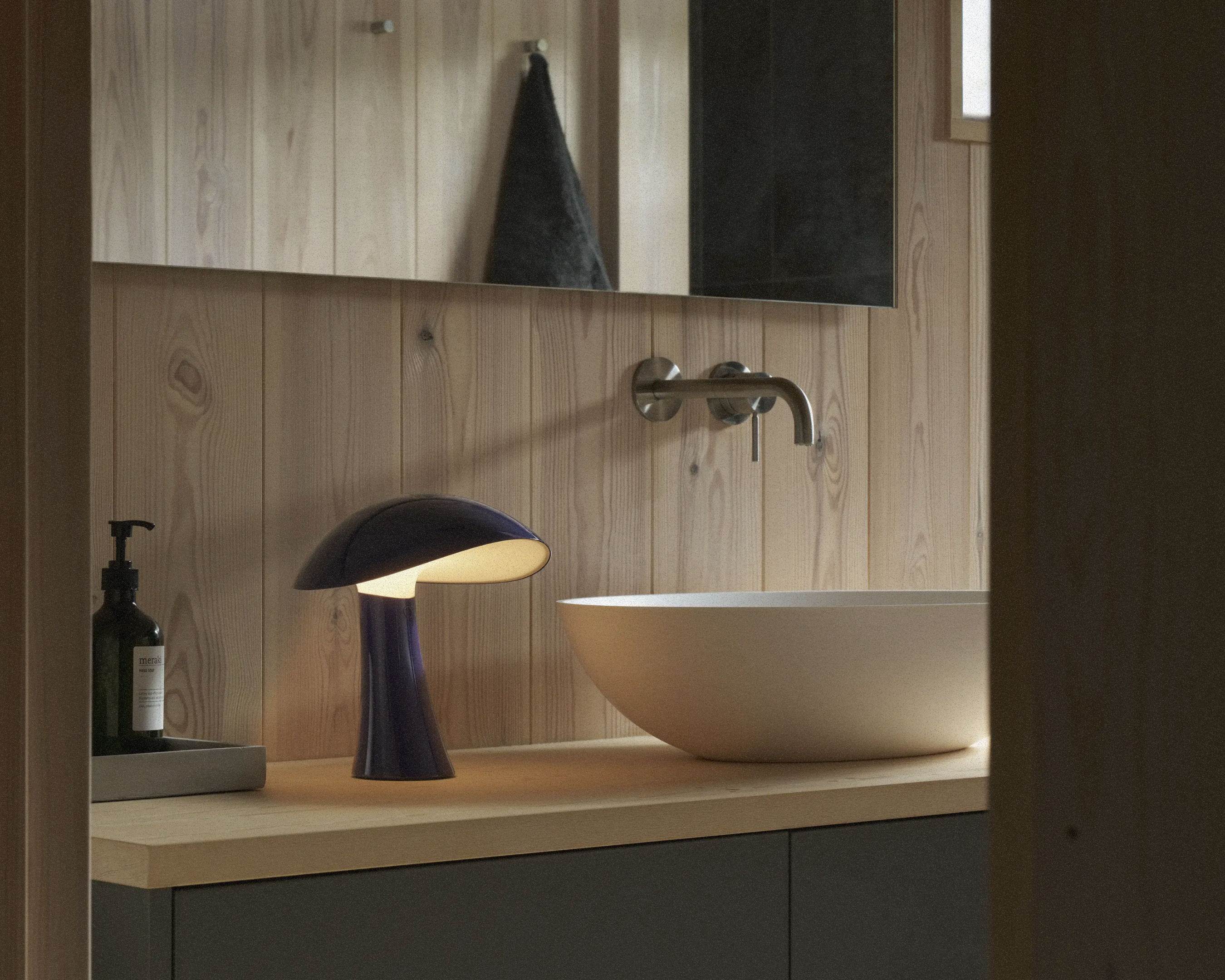 Rumee 220 Portable Lamp